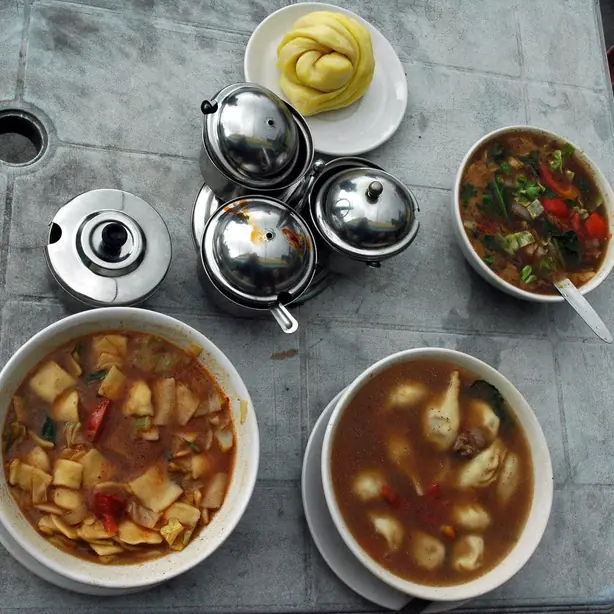 Foto von Tibetische Fleisch-Momos Klassisch (2) – fertig angerichtet