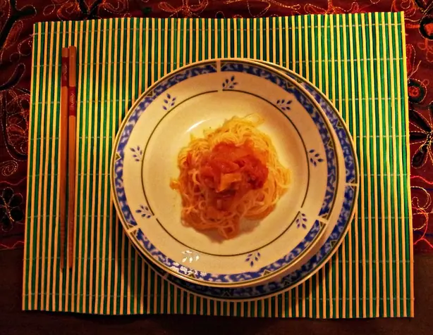 Tomato shirataki noodles – Foto: DaveM93 (CC BY-SA 3.0)