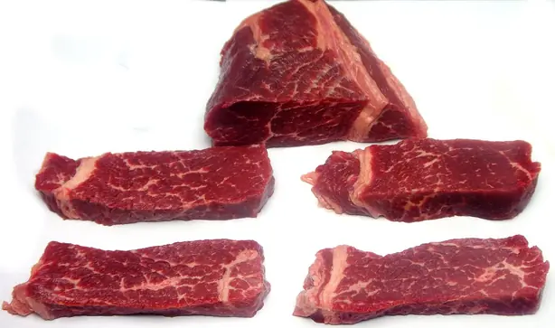 Foto von Wiener Schnitzel vom Kaiserteil – fertig angerichtet