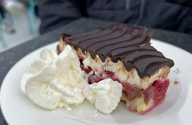 Foto von Klassische Donauwelle vom Blech (3) – fertig angerichtet