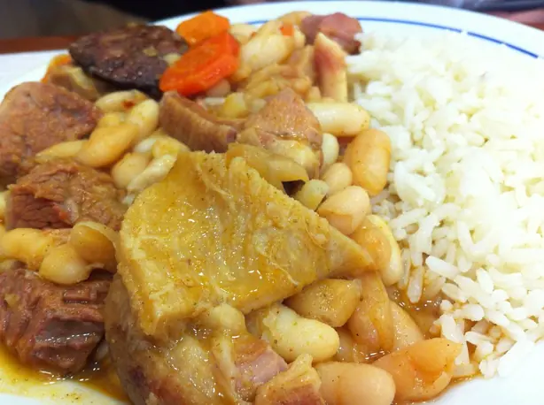 Foto von Portugiesischer Kuttel-Eintopf Dobrada – fertig angerichtet