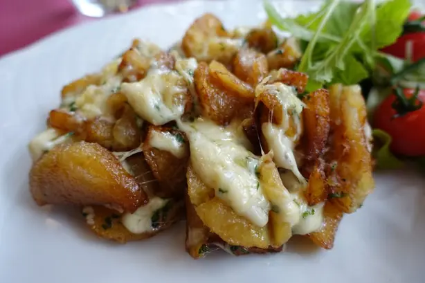 Foto von Klassische Truffade aus der Auvergne – fertig angerichtet