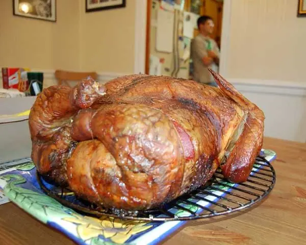 Foto von Amerikanischer Turducken Festtagsbraten – fertig angerichtet