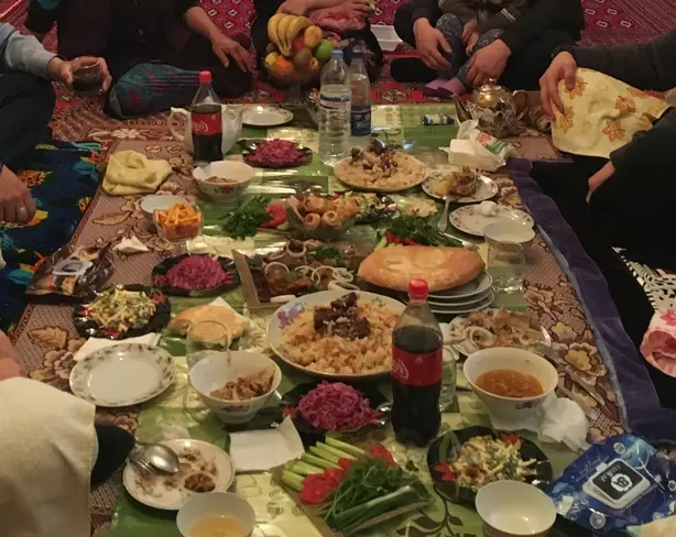 Foto von Turkmenischer Pilaw Plov klassisch – fertig angerichtet