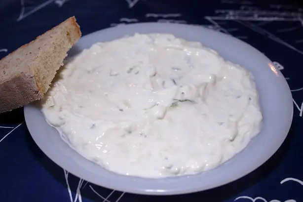 Foto von Griechisches Tsatsiki Original – fertig angerichtet
