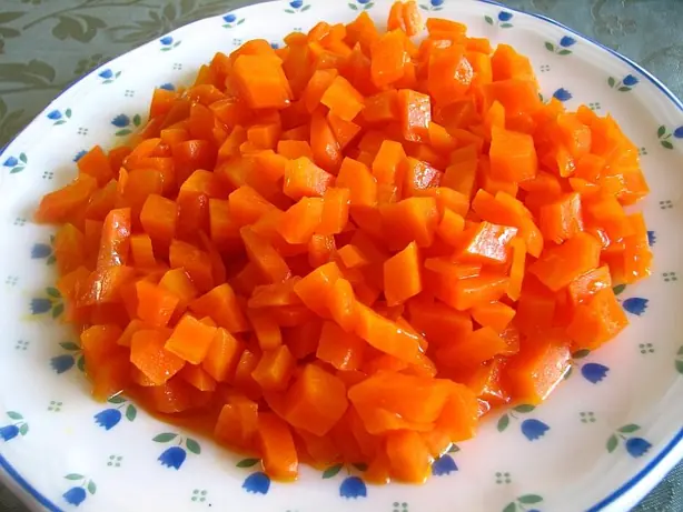 Foto von Jüdisches Karotten-Zimmes klassisch – fertig angerichtet