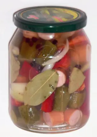 Foto von Utopenci – würzige Wurst-Pickles – fertig angerichtet