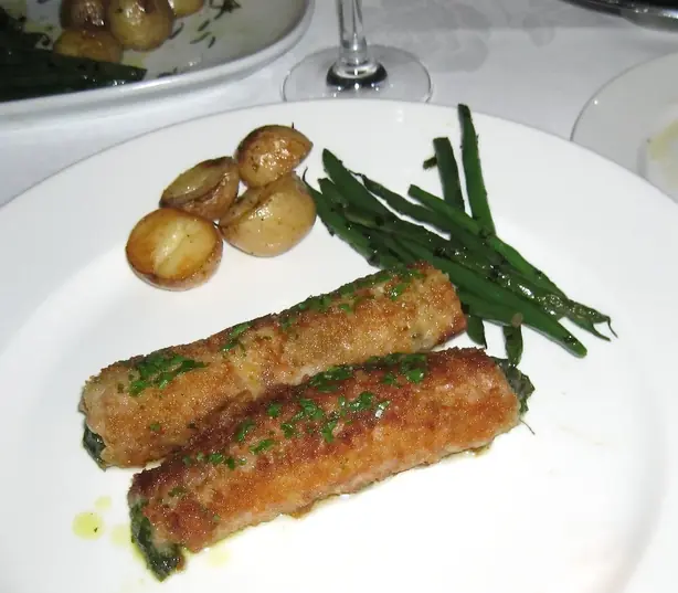 Foto von Klassische Involtini alla siciliana – fertig angerichtet