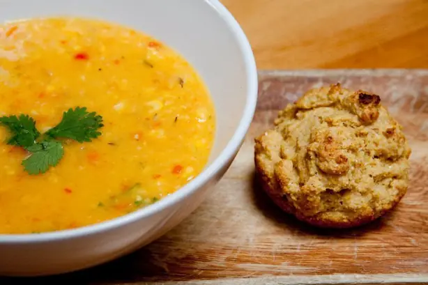 Vegan corn chowder with cornbread – Foto: Mercy For Animals MFA from Los (CC BY 2.0)