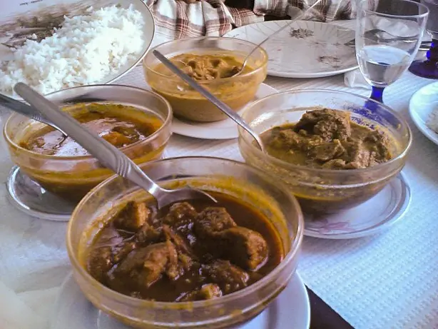 Foto von Goanisches Schweinefleisch Vindalho – fertig angerichtet