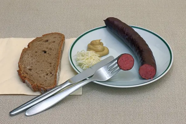 Foto von Hausgemachte Waldviertler Wurst – fertig angerichtet