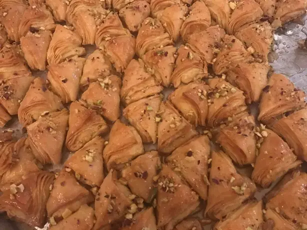 Foto von Warbat bil Ashta klassisch – fertig angerichtet