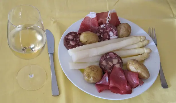 Foto von Hausgemachte Fränkische Bratwurst – fertig angerichtet