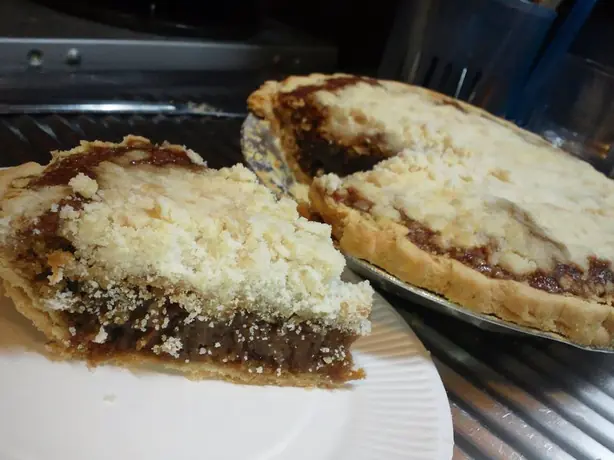 Foto von Original Pennsylvania Dutch Shoofly Pie – fertig angerichtet