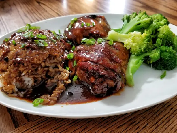 Foto von Philippinisches Adobo – fertig angerichtet