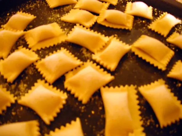 Foto von Agnolotti del Plin – fertig angerichtet