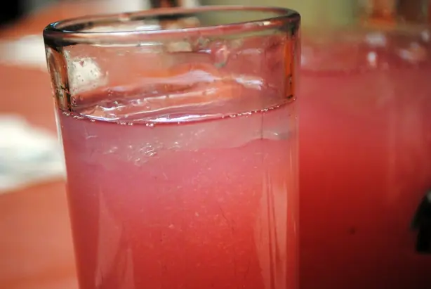 Foto von Hausgemachte Agua Fresca – fertig angerichtet