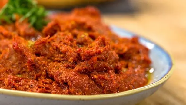 Foto von Ajika – würzige georgische Paste – fertig angerichtet