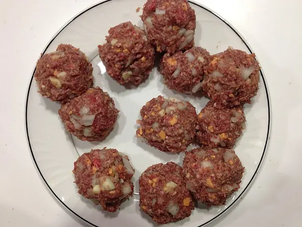 Foto von Klassische Fleischbällchen – fertig angerichtet