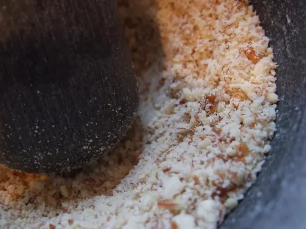 Foto von Mandelmehl selbstgemacht – fertig angerichtet