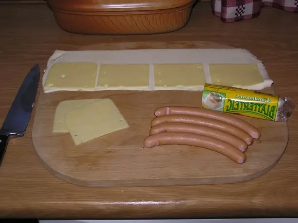 Foto von Würstchen im Schlafrock – fertig angerichtet