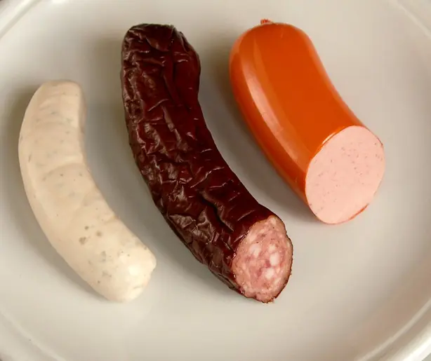 Foto von Deutsche Brühwurst klassisch – fertig angerichtet