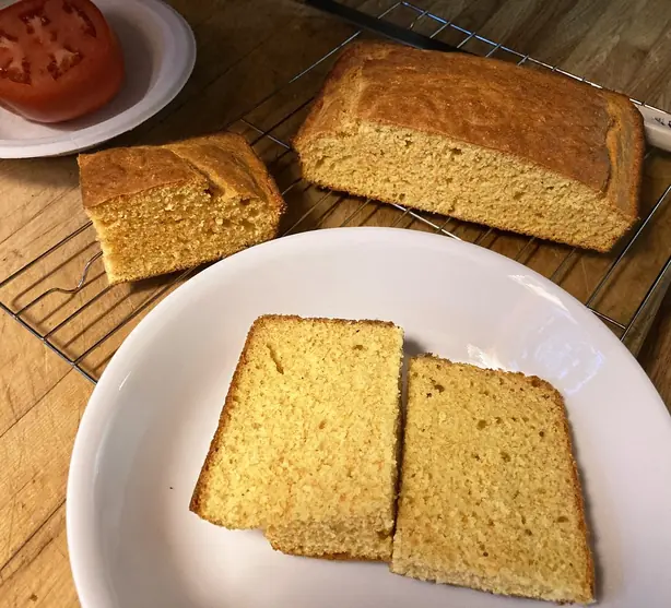 Foto von Klassisches Südstaaten Cornbread – fertig angerichtet