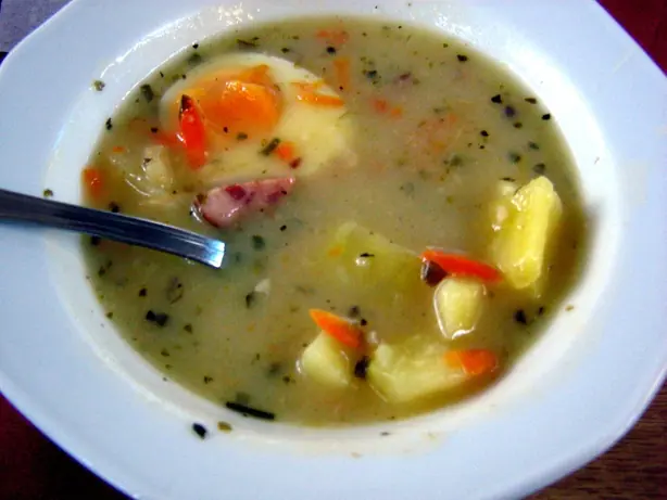 Foto von Klassischer Polnischer Żurek – fertig angerichtet