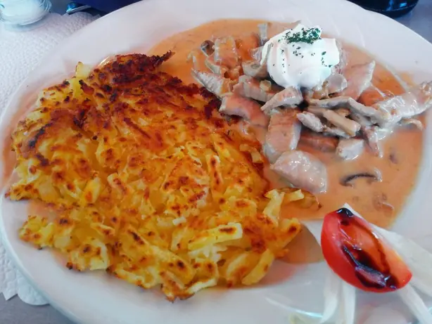 Foto von Zürcher Geschnetzeltes Klassisch – fertig angerichtet